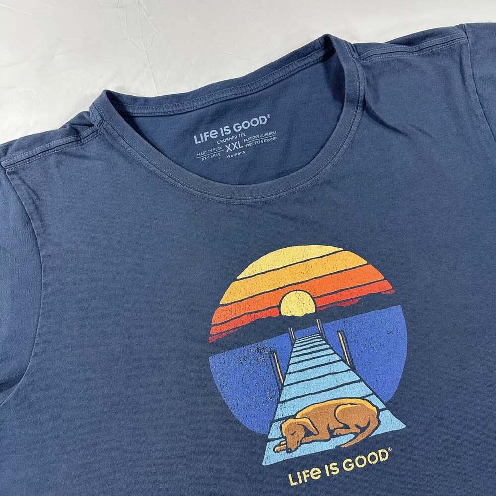 Life is Good Women's Dock Dog Sunset Short Sleeve Crusher Tee